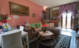 Casa indipendente con area esterna
